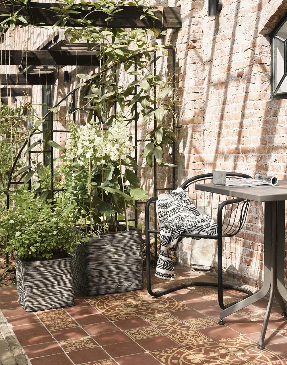 Capi Plantenbak Vierkant Nature Rib NL - L40 X B40 X H40cm - Antraciet 4 Capi Plantenbak Vierkant Nature Rib NL - L40 X B40 X H40cm - Antraciet - Afbeelding 2