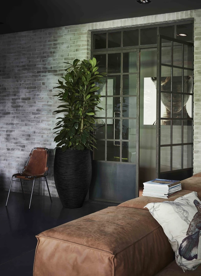 Capi Bloempot Hoog Nature Elegant Deluxe Rib NL - D56 X H84cm - Zwart 4 Capi Bloempot Hoog Nature Elegant Deluxe Rib NL - D56 X H84cm - Zwart - Afbeelding 2