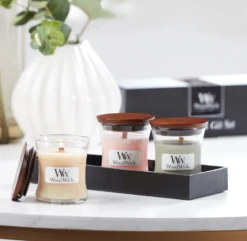 Woodwick Deluxe Gift Set Mini Jar Spring/Summer - Geurkaars -Woondecoratie Winkel woodwick deluxe set s jar lente summer geurskaars 3